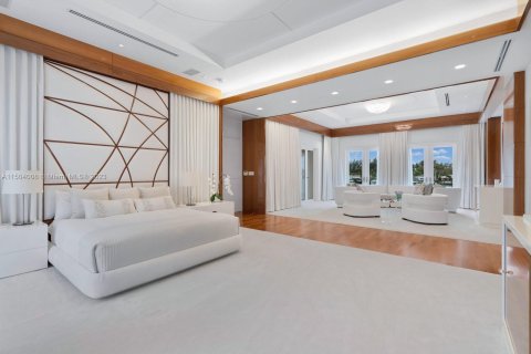 Villa ou maison à vendre à Miami Beach, Floride: 7 chambres, 1306.21 m2 № 920615 - photo 20