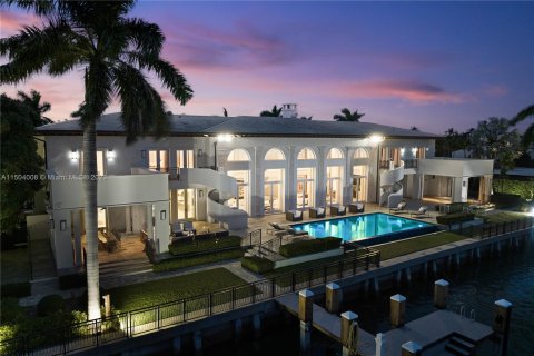 Villa ou maison à vendre à Miami Beach, Floride: 7 chambres, 1306.21 m2 № 920615 - photo 22