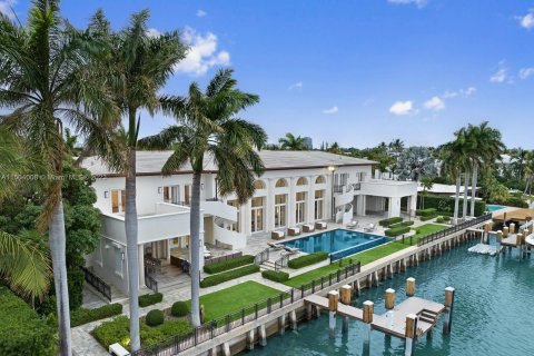 Villa ou maison à vendre à Miami Beach, Floride: 7 chambres, 1306.21 m2 № 920615 - photo 1