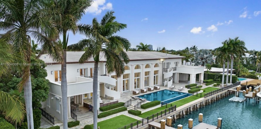 Villa ou maison à Miami Beach, Floride 7 chambres, 1306.21 m2 № 920615