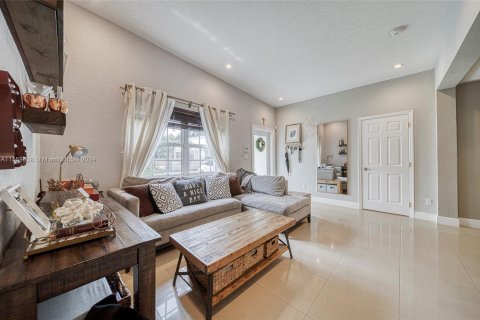 Villa ou maison à vendre à South Miami, Floride: 3 chambres, 152.08 m2 № 1094810 - photo 17