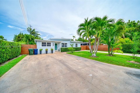 House in South Miami, Florida 3 bedrooms, 152.08 sq.m. № 1094810 - photo 3