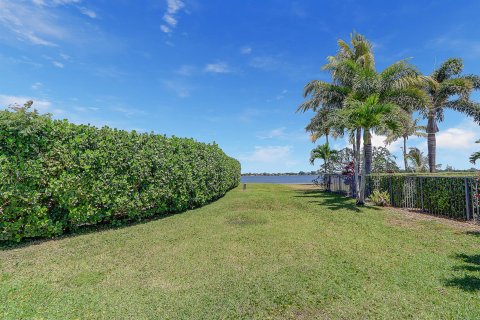 Villa ou maison à vendre à West Palm Beach, Floride: 4 chambres, 302.77 m2 № 1155568 - photo 21