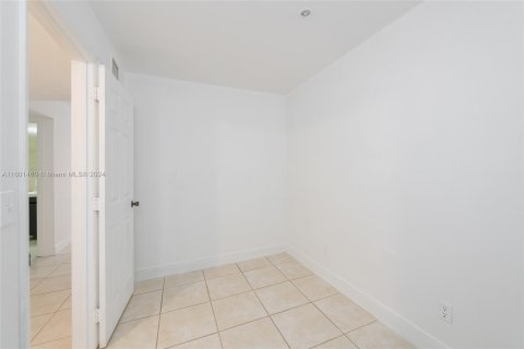 Condominio en venta en Hallandale Beach, Florida, 1 dormitorio, 67.26 m2 № 1216770 - foto 15