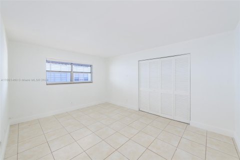 Condominio en venta en Hallandale Beach, Florida, 1 dormitorio, 67.26 m2 № 1216770 - foto 10