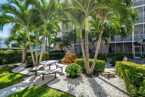 Condominio en venta en Hallandale Beach, Florida, 1 dormitorio, 67.26 m2 № 1216770 - foto 17