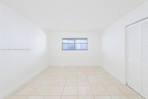 Condominio en venta en Hallandale Beach, Florida, 1 dormitorio, 67.26 m2 № 1216770 - foto 12