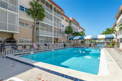 Condominio en venta en Hallandale Beach, Florida, 1 dormitorio, 67.26 m2 № 1216770 - foto 3