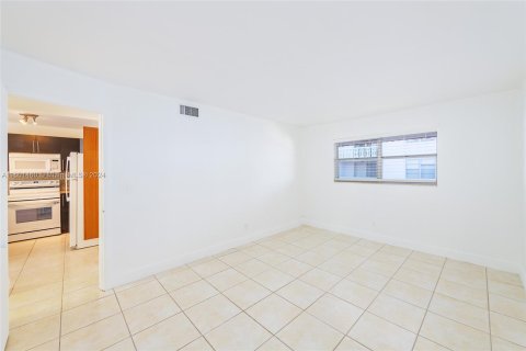 Condominio en venta en Hallandale Beach, Florida, 1 dormitorio, 67.26 m2 № 1216770 - foto 14