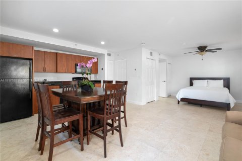 Condo in Miami Beach, Florida, 1 bedroom  № 958898 - photo 8