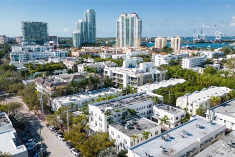 Condo in Miami Beach, Florida, 1 bedroom  № 958898 - photo 23