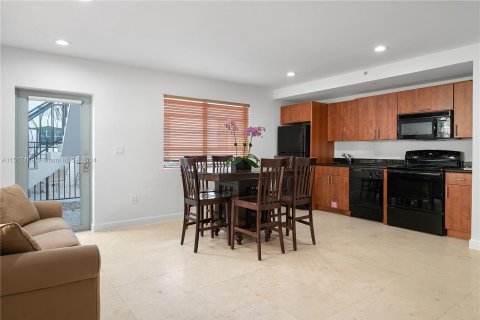 Condo in Miami Beach, Florida, 1 bedroom  № 958898 - photo 2