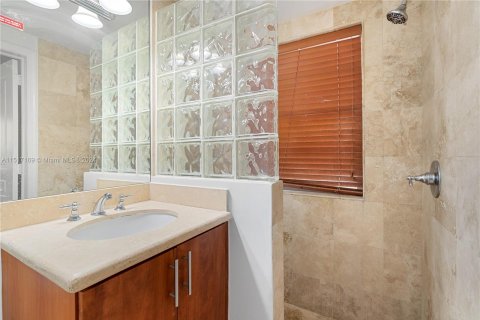 Condo in Miami Beach, Florida, 1 bedroom  № 958898 - photo 10