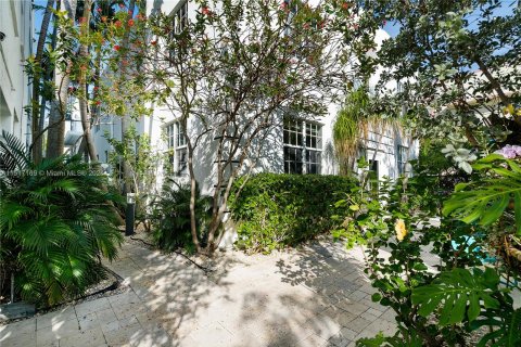 Condo in Miami Beach, Florida, 1 bedroom  № 958898 - photo 15