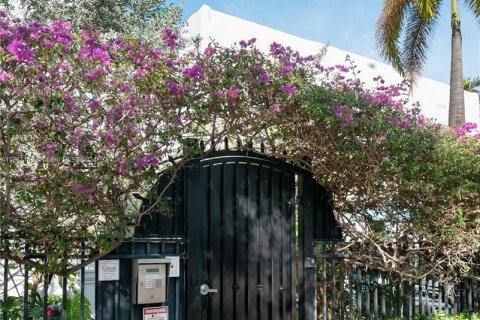 Condo in Miami Beach, Florida, 1 bedroom  № 958898 - photo 17