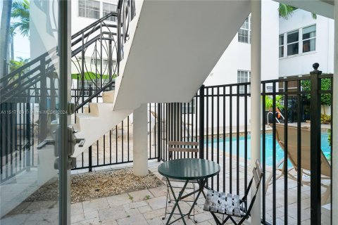 Condo in Miami Beach, Florida, 1 bedroom  № 958898 - photo 12