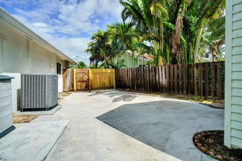 House in Fort Lauderdale, Florida 2 bedrooms, 156.26 sq.m. № 1231222 - photo 6