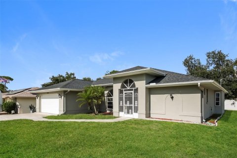 House in Port Charlotte, Florida 3 bedrooms, 191.47 sq.m. № 1253256 - photo 2