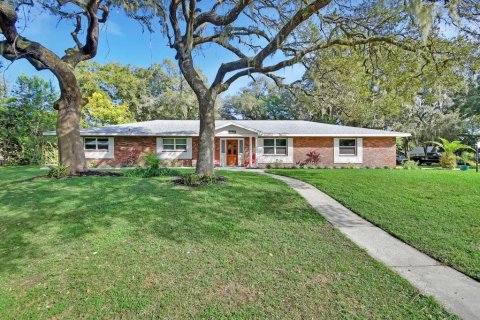 House in DeLand, Florida 4 bedrooms, 229.84 sq.m. № 1400736 - photo 1