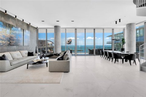 Copropriété à vendre à Miami, Floride: 5 chambres, 463.21 m2 № 1181598 - photo 1
