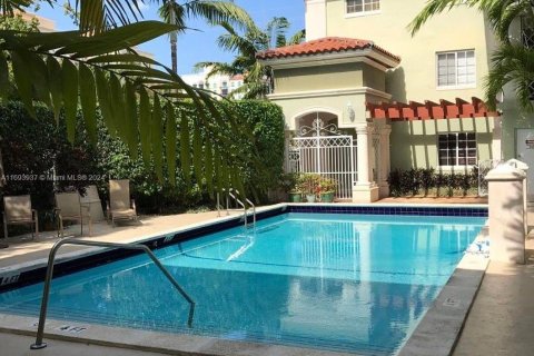 Condominio en venta en Coral Gables, Florida, 1 dormitorio, 55.74 m2 № 1443487 - foto 2