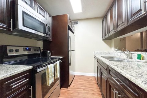Condominio en alquiler en Gainesville, Florida, 1 dormitorio, 30.47 m2 № 890635 - foto 7