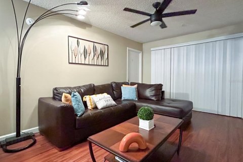 Condominio en alquiler en Gainesville, Florida, 1 dormitorio, 30.47 m2 № 890635 - foto 3
