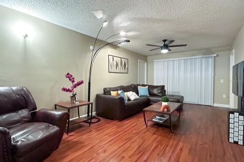 Condominio en alquiler en Gainesville, Florida, 1 dormitorio, 30.47 m2 № 890635 - foto 2