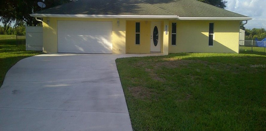 House in Okeechobee, Florida 2 bedrooms, 177.44 sq.m. № 1247762