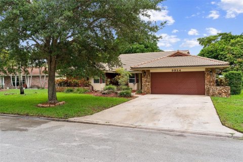 House in Coral Springs, Florida 4 bedrooms, 239.22 sq.m. № 1274870 - photo 2