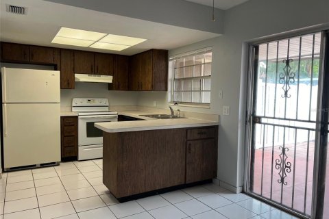 Townhouse in Tampa, Florida 2 bedrooms, 97.36 sq.m. № 1298317 - photo 4