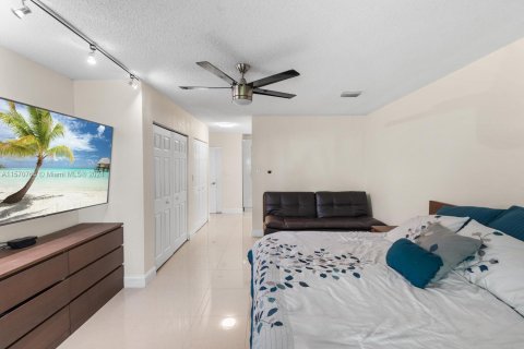 Townhouse in Weston, Florida 2 bedrooms, 138.42 sq.m. № 1127344 - photo 15