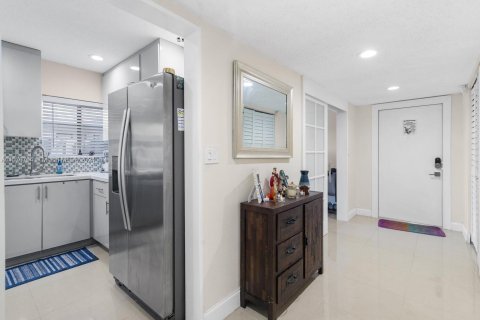Townhouse in Weston, Florida 2 bedrooms, 138.42 sq.m. № 1127344 - photo 3