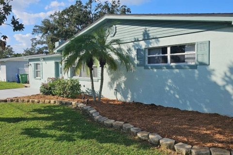 House in Tampa, Florida 3 bedrooms, 151.43 sq.m. № 1441235 - photo 2