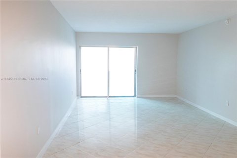 Condominio en venta en Sunny Isles Beach, Florida, 1 dormitorio, 65.5 m2 № 1328857 - foto 2