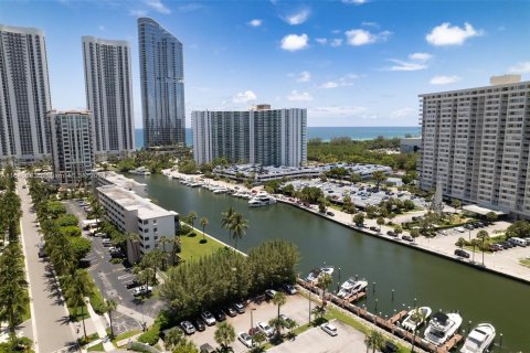 Copropriété à vendre à Sunny Isles Beach, Floride: 1 chambre, 65.5 m2 № 1328857 - photo 18