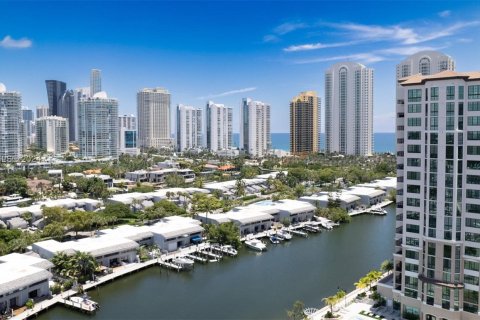 Condo in Sunny Isles Beach, Florida, 1 bedroom  № 1328857 - photo 16