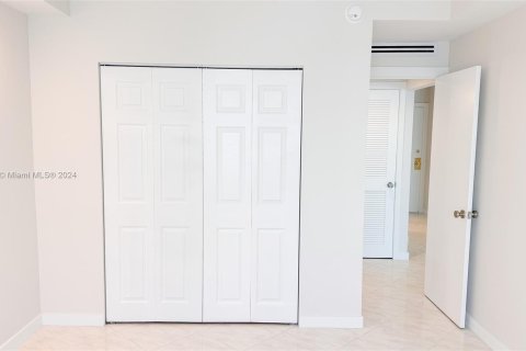 Condo in Sunny Isles Beach, Florida, 1 bedroom  № 1328857 - photo 9