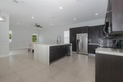 Villa ou maison à vendre à Miramar, Floride: 4 chambres, 244.7 m2 № 1328778 - photo 9