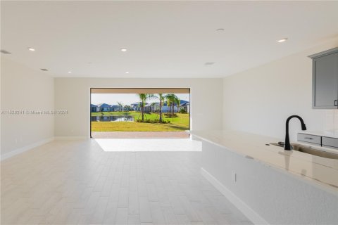 Villa ou maison à vendre à Port St. Lucie, Floride: 5 chambres, 268.86 m2 № 997857 - photo 6