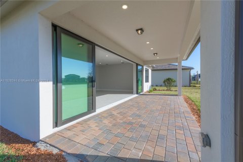 Villa ou maison à vendre à Port St. Lucie, Floride: 5 chambres, 268.86 m2 № 997857 - photo 12