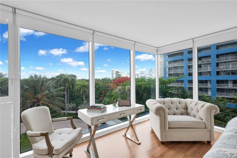 Condo in Miami, Florida, 2 bedrooms  № 1215338 - photo 2