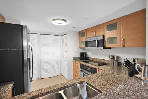 Condo in Miami, Florida, 2 bedrooms  № 1215338 - photo 25