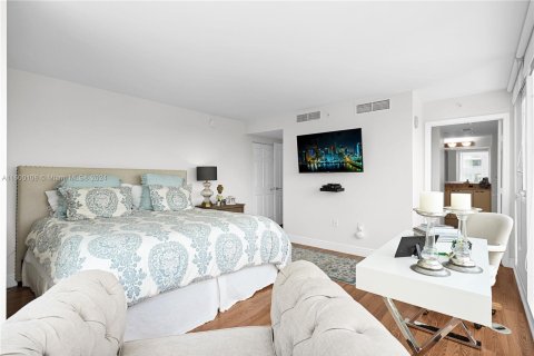 Condo in Miami, Florida, 2 bedrooms  № 1215338 - photo 19