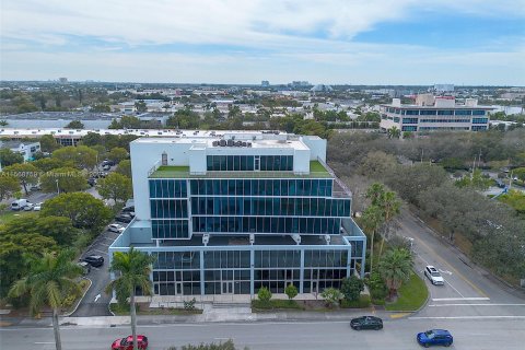 Commercial property in Doral, Florida № 1116050 - photo 1