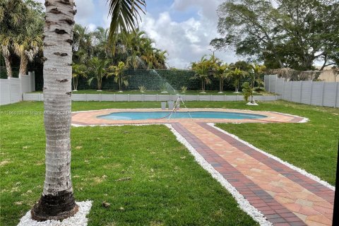 Casa en venta en Miami Lakes, Florida, 3 dormitorios, 204.01 m2 № 1116048 - foto 1