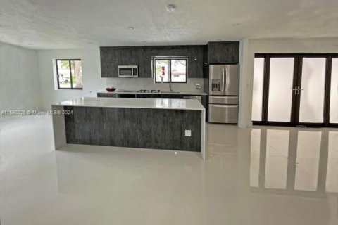 Casa en venta en Miami Lakes, Florida, 3 dormitorios, 204.01 m2 № 1116048 - foto 21