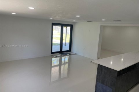 Casa en venta en Miami Lakes, Florida, 3 dormitorios, 204.01 m2 № 1116048 - foto 10