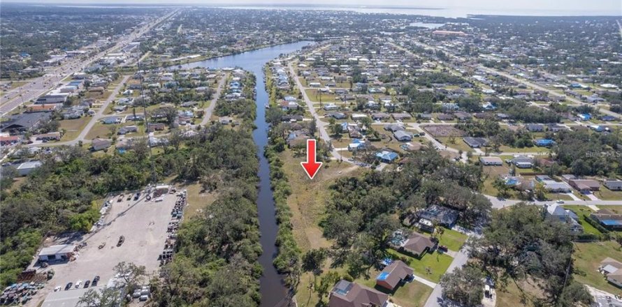 Land in Port Charlotte, Florida № 1251571