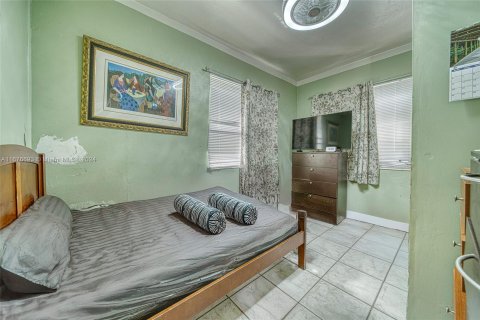 Casa en venta en Hialeah, Florida, 5 dormitorios, 162.86 m2 № 1404486 - foto 10